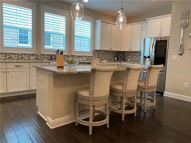 Building Photo - Large 3 Bed 3.5 Bath 2 Car Garage Townhous...