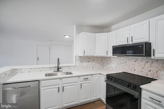 Building Photo - 505 Garrison Woods Dr