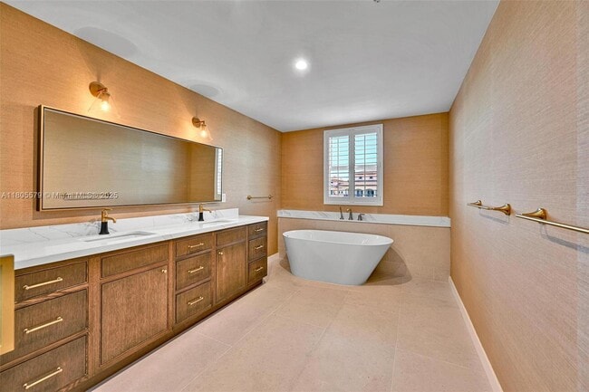 Building Photo - 13637 Deering Bay Dr