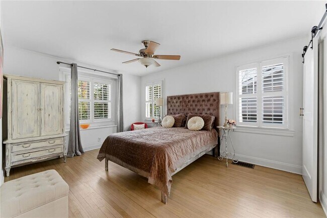 Building Photo - 302 Hascall Rd NW