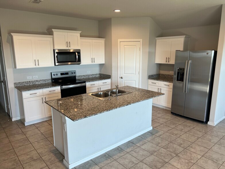 Building Photo - 829 Peighton Dr