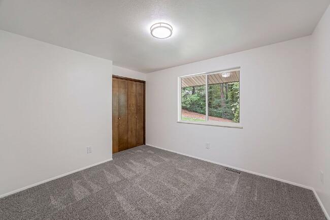 Building Photo - 13918 SE 23rd St