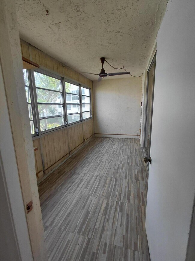 Building Photo - 6850 Royal Palm Blvd