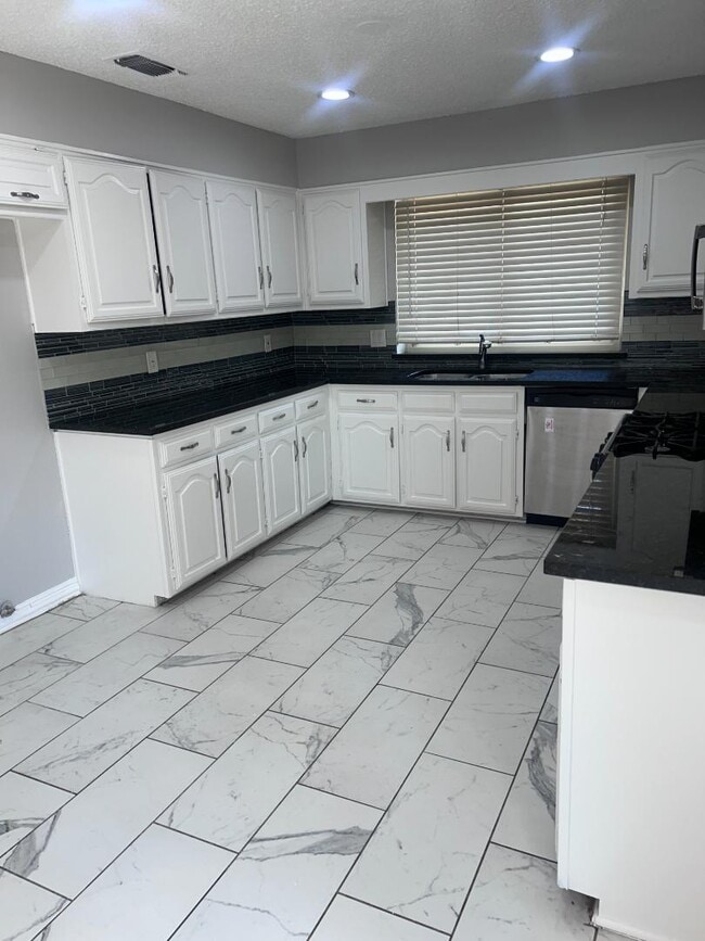 Building Photo - 1446-1448 Pinnacle Peak Dr
