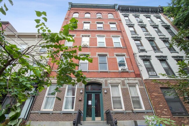 Building Photo - 230 Park Ave