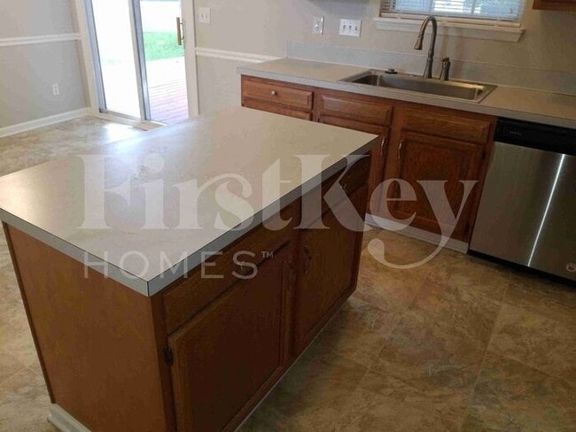 Building Photo - 3380 Chadbury Dr NW