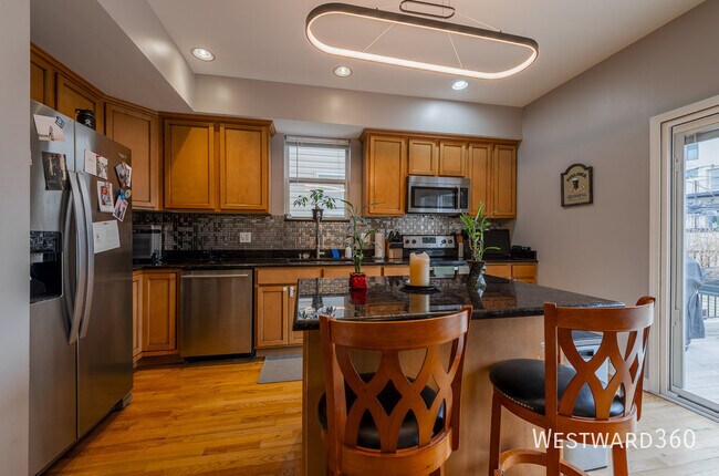 Building Photo - 1438 W Cortez St