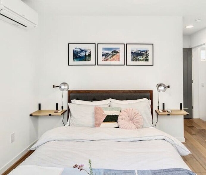 Building Photo - 632 10th Ave E