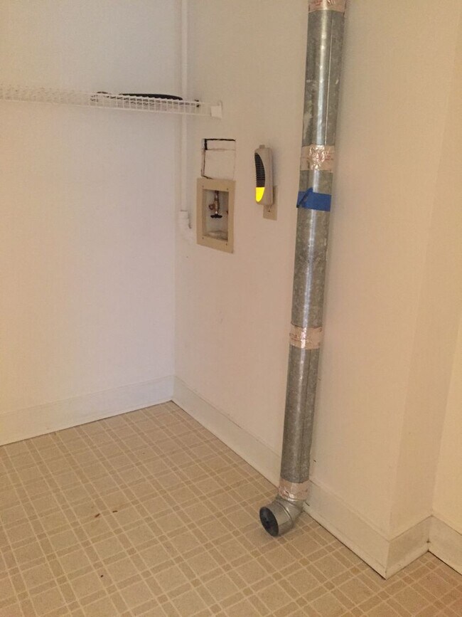 Building Photo - Downtown