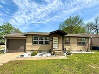 Building Photo - 604 S Strong Blvd