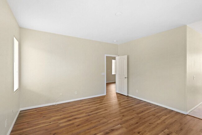 Building Photo - Northwest 3 Bedroom 2.5 Bath Home In Gated...