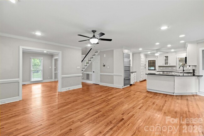 Building Photo - 9033 Pennyhill Dr