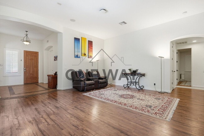 Building Photo - 587 E Benrich Dr