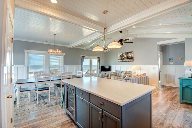 Building Photo - Oceanfront- Pet Friendly- Fully Furnished-...