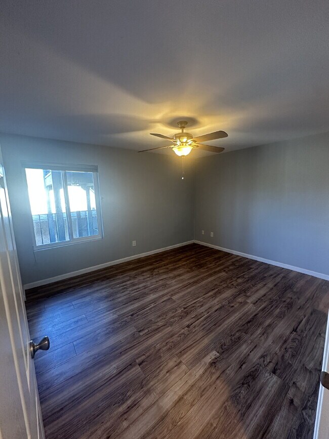 Building Photo - $2,900 - 2 Bed 2 Bath Condo in Oceanside Near Beach!