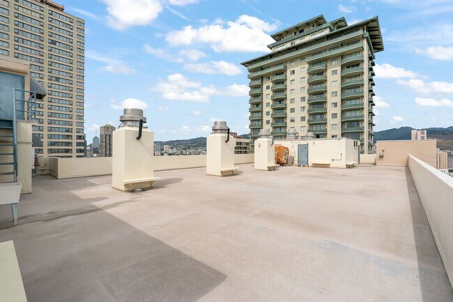 Building Photo - 2092 Kuhio Ave.