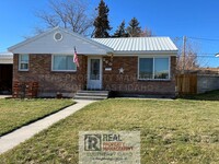 Building Photo - 4 Bedroom, 2 Bathroom Home for Rent with B...