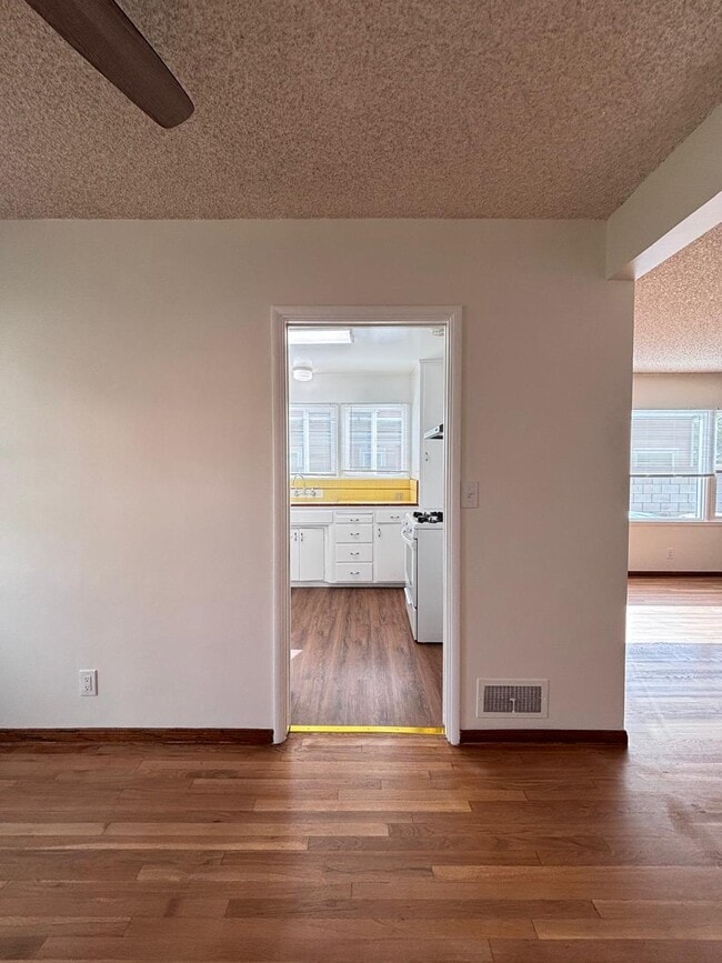 Building Photo - 12147 Hallwood Dr