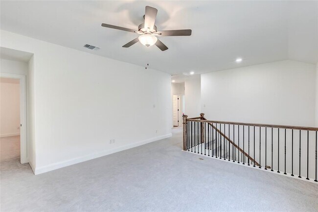 Building Photo - 533 Pickrell Lp