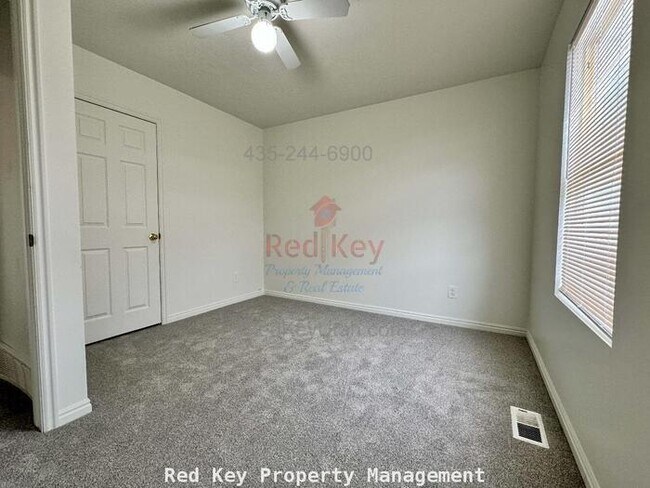 Building Photo - 410 W Single Family Home