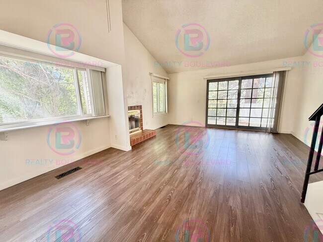 Building Photo - 1 Month free!! This stunning two-bedroom, two-bathroom townhouse with Loft Area