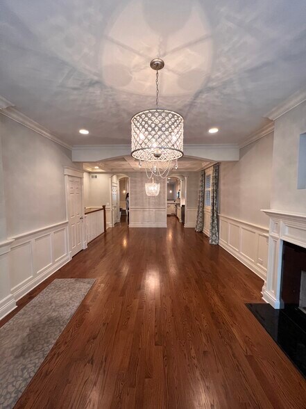 Building Photo - 2042 N Racine Ave