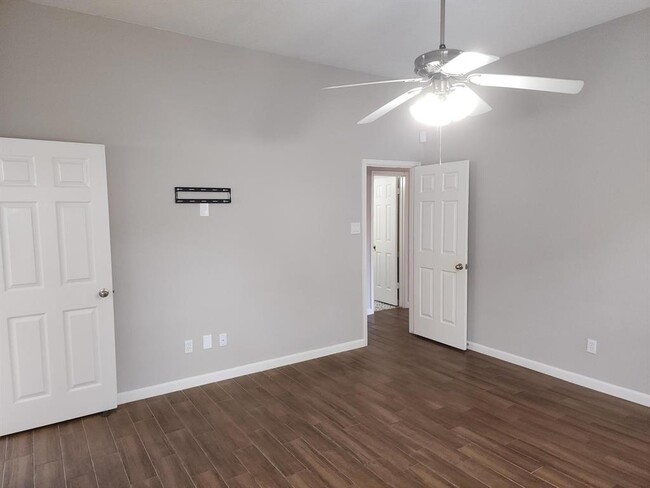 Building Photo - 8307 Holmwood Dr