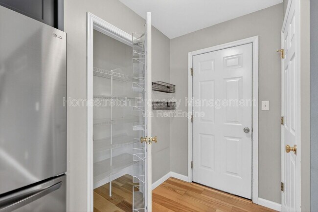 Building Photo - 425 Spring Trce