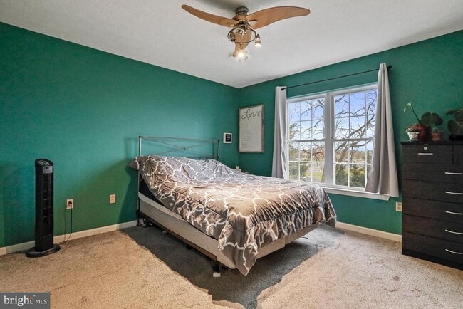 Building Photo - 302 Freeton Ct