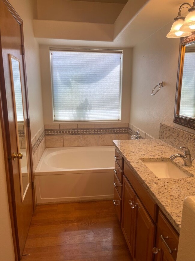 Building Photo - Gate community charming two bedroom two ba...