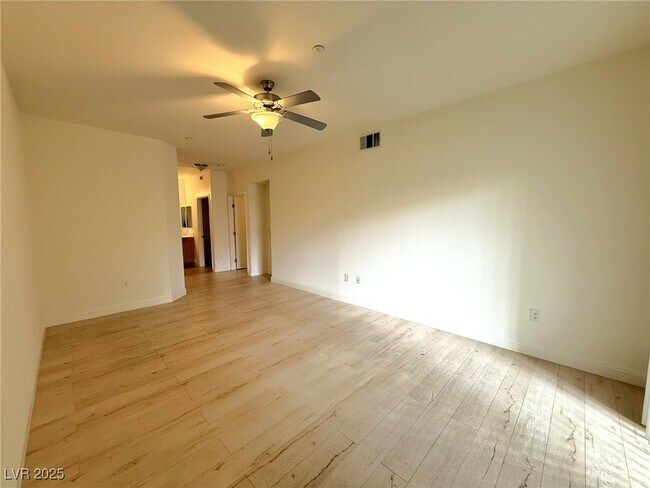 Building Photo - 50 Aura de Blanco St