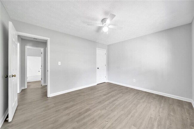 Building Photo - 608 Wood Ridge Dr