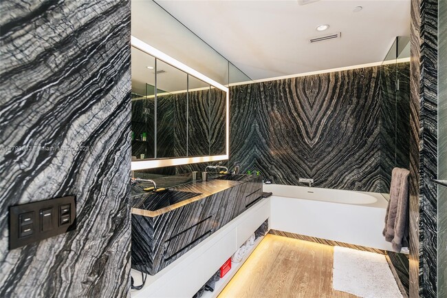 Building Photo - 300 Collins Ave