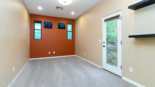 Building Photo - 44 W Foothill Dr
