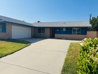 Building Photo - 3 bedroom, pet ok, AC!