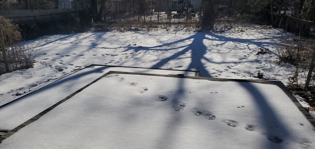 Building Photo - 2 bd, 1 ba house in central west Columbia, wood floors, new paint, low traffic road