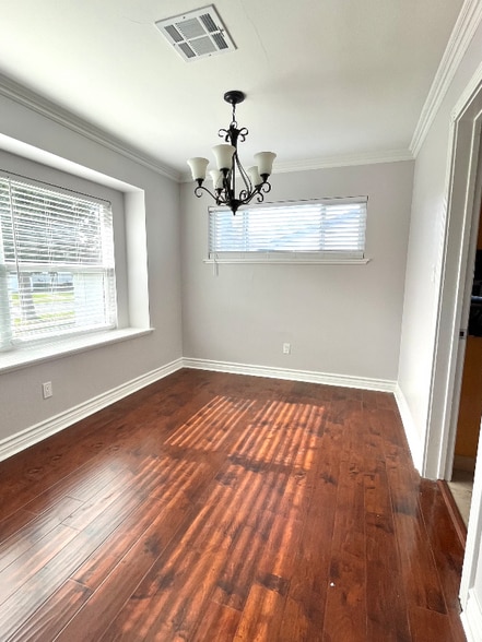 Building Photo - 15535 Saranac Dr