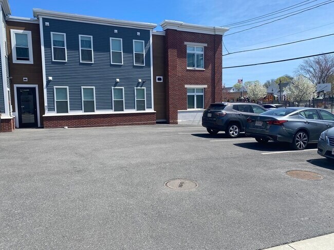 Building Photo - 92 Sagamore St