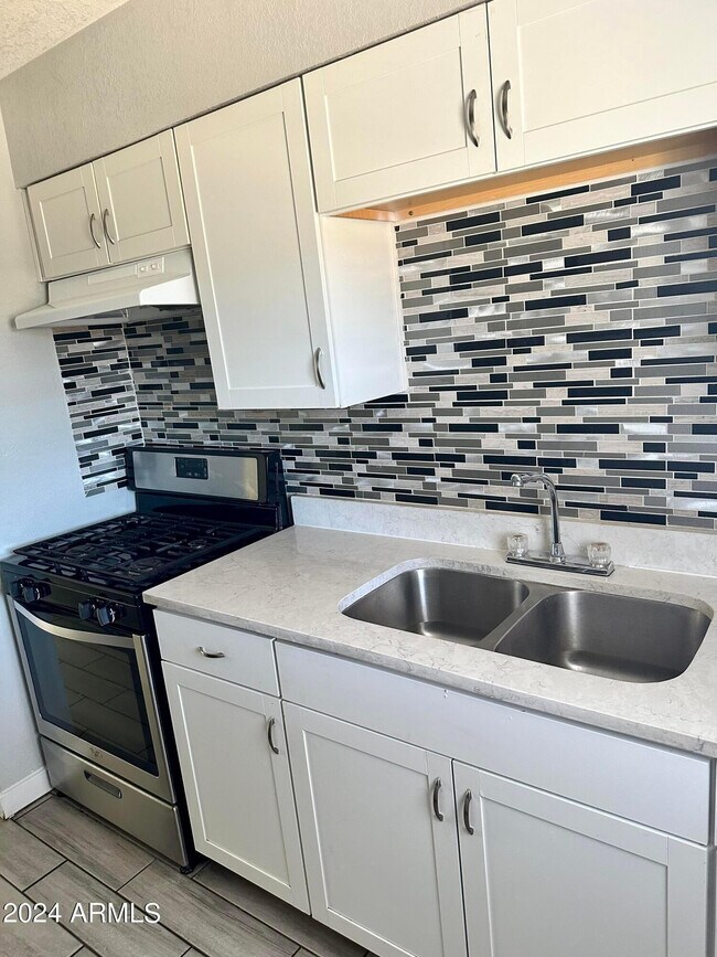 Building Photo - 5241 N 17th Ave