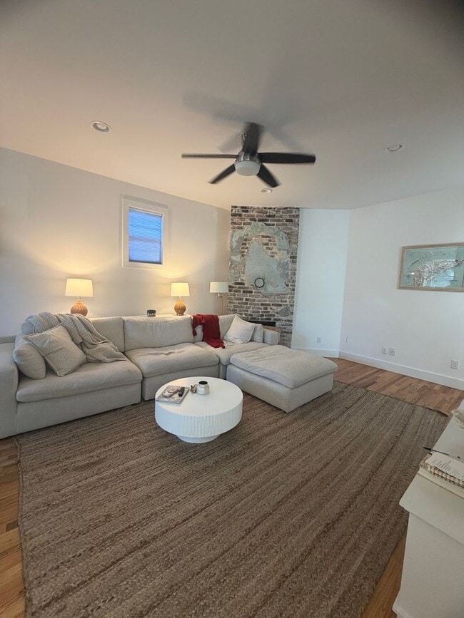 Building Photo - 40 Poinsett St