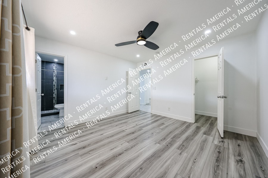 Building Photo - 3837 W Acapulco Ln