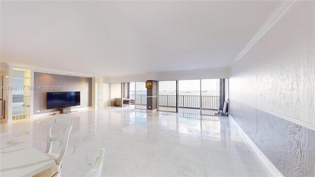 Building Photo - 1800 NE 114th St