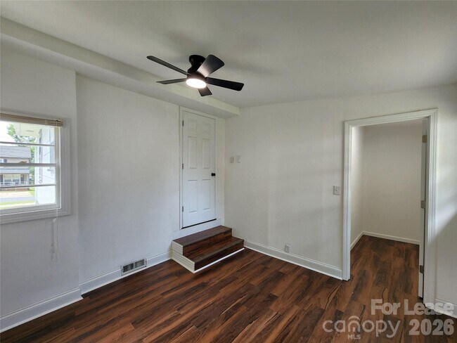 Building Photo - 1208 N Juniper Ave