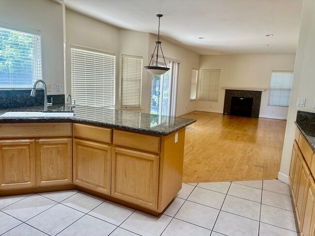 Building Photo - 388 Knowles Dr