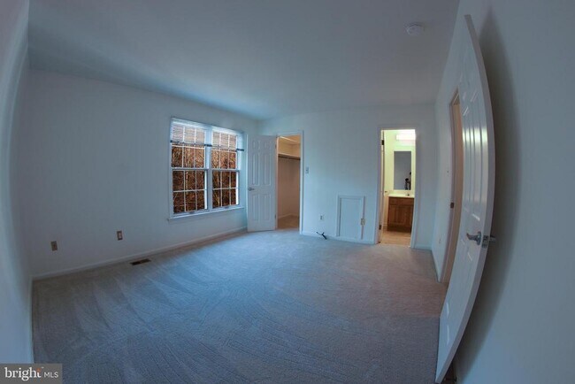 Building Photo - 3955 Pepperidge Ct