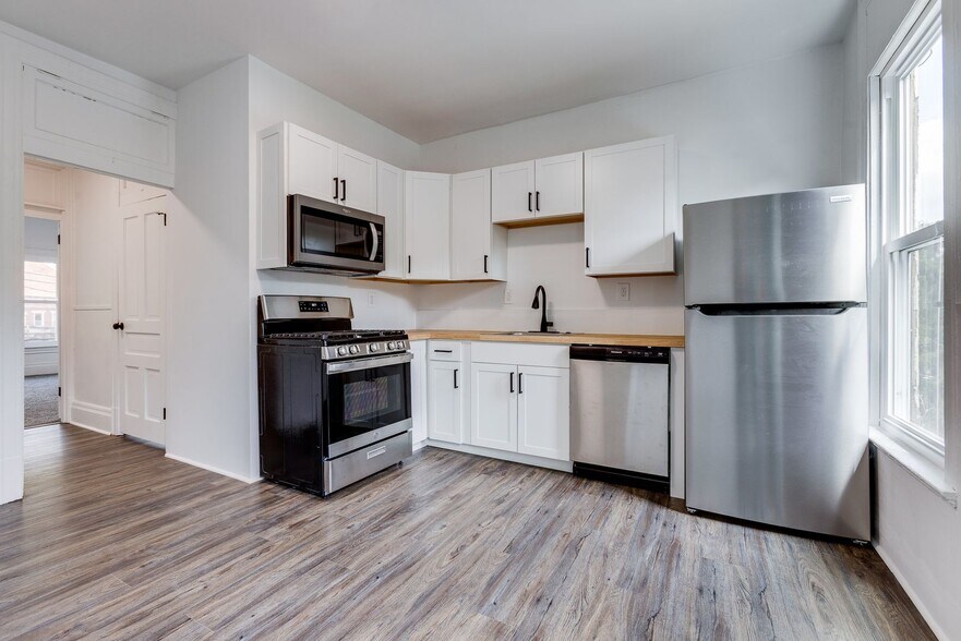 Building Photo - 2637 S 18th St