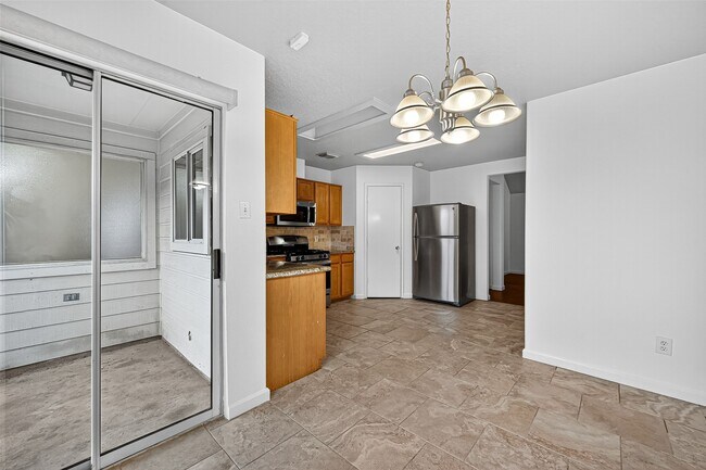 Building Photo - 19439 Hillside Springs Cir