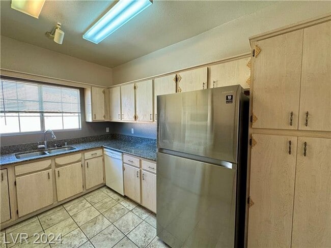 Building Photo - 3BEDROOM CONDO IN 89108