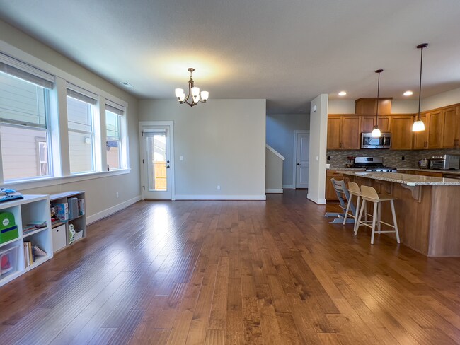 Building Photo - Exceptional 4 Bed + 2.5 Bath House ~  Beth...