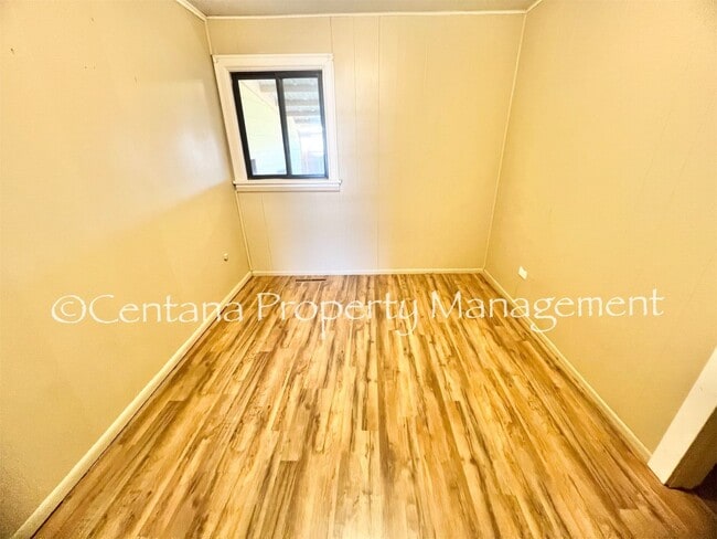 Building Photo - Remodeled 2 bedroom house on the flats with a garage, fenced yard, storage, and so much more!